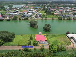 Kadalaan, Lake Village